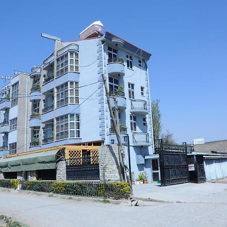 Guzara Hotel Addis Bagian luar foto