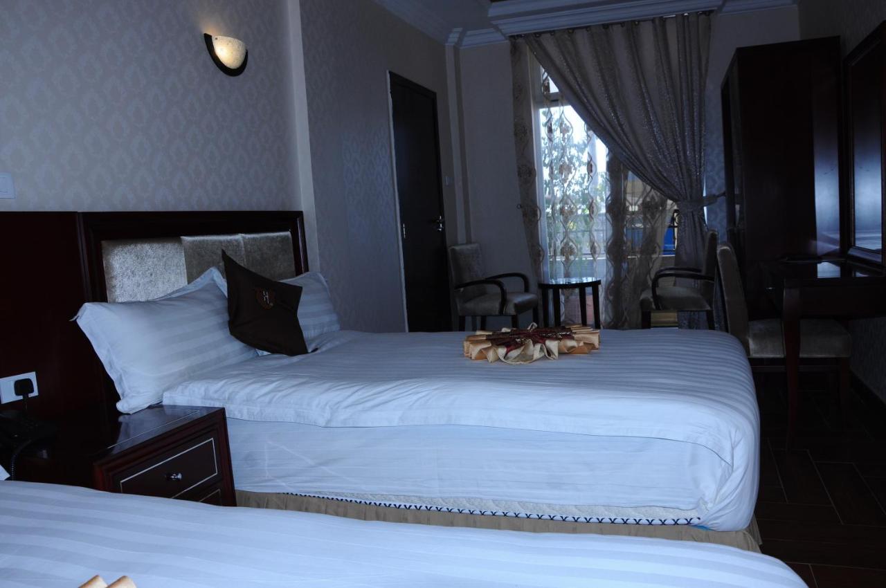 Guzara Hotel Addis Bagian luar foto