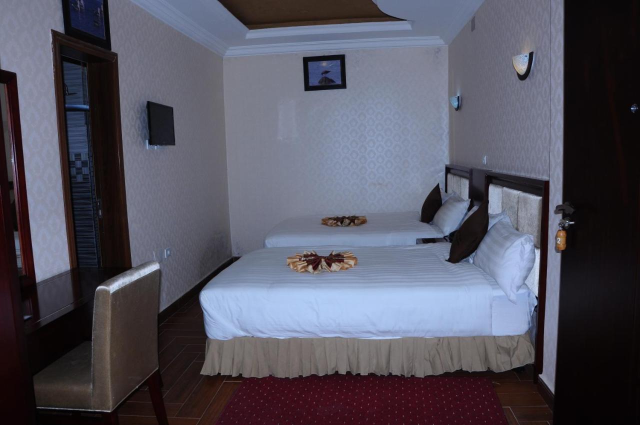 Guzara Hotel Addis Bagian luar foto