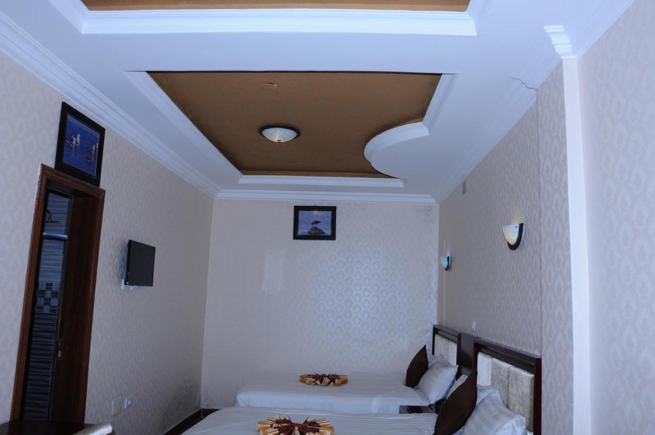 Guzara Hotel Addis Bagian luar foto