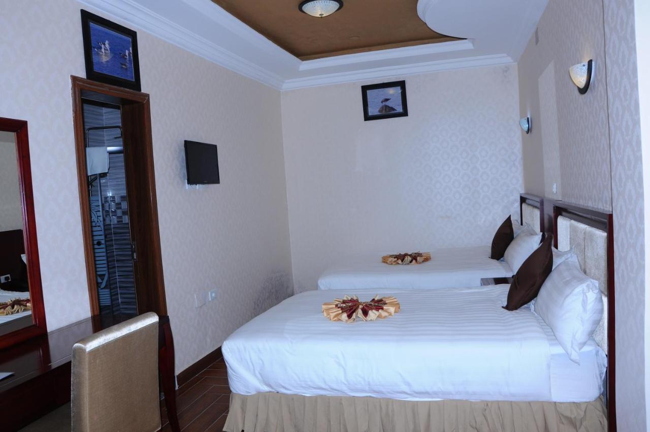 Guzara Hotel Addis Bagian luar foto