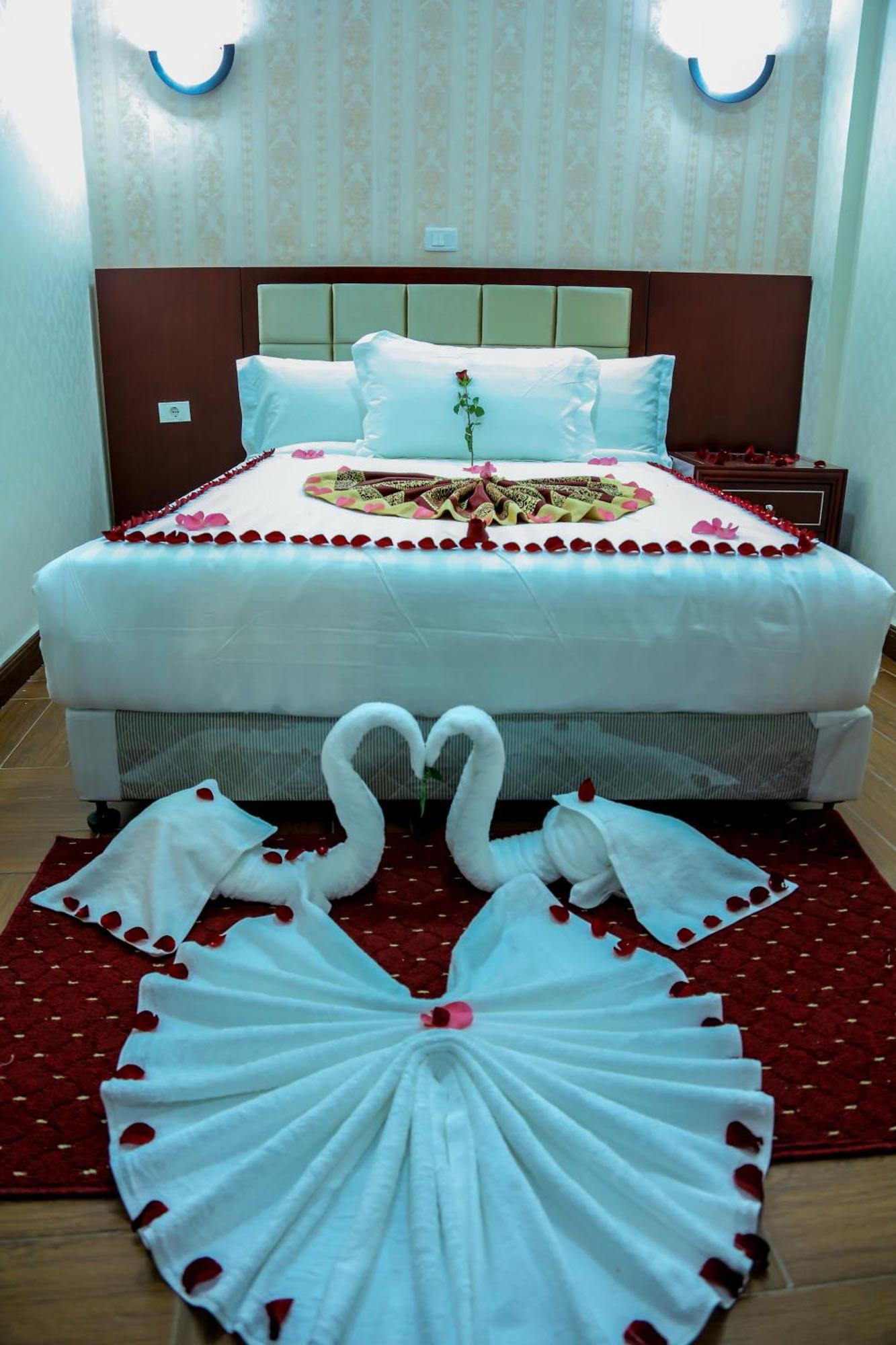 Guzara Hotel Addis Bagian luar foto