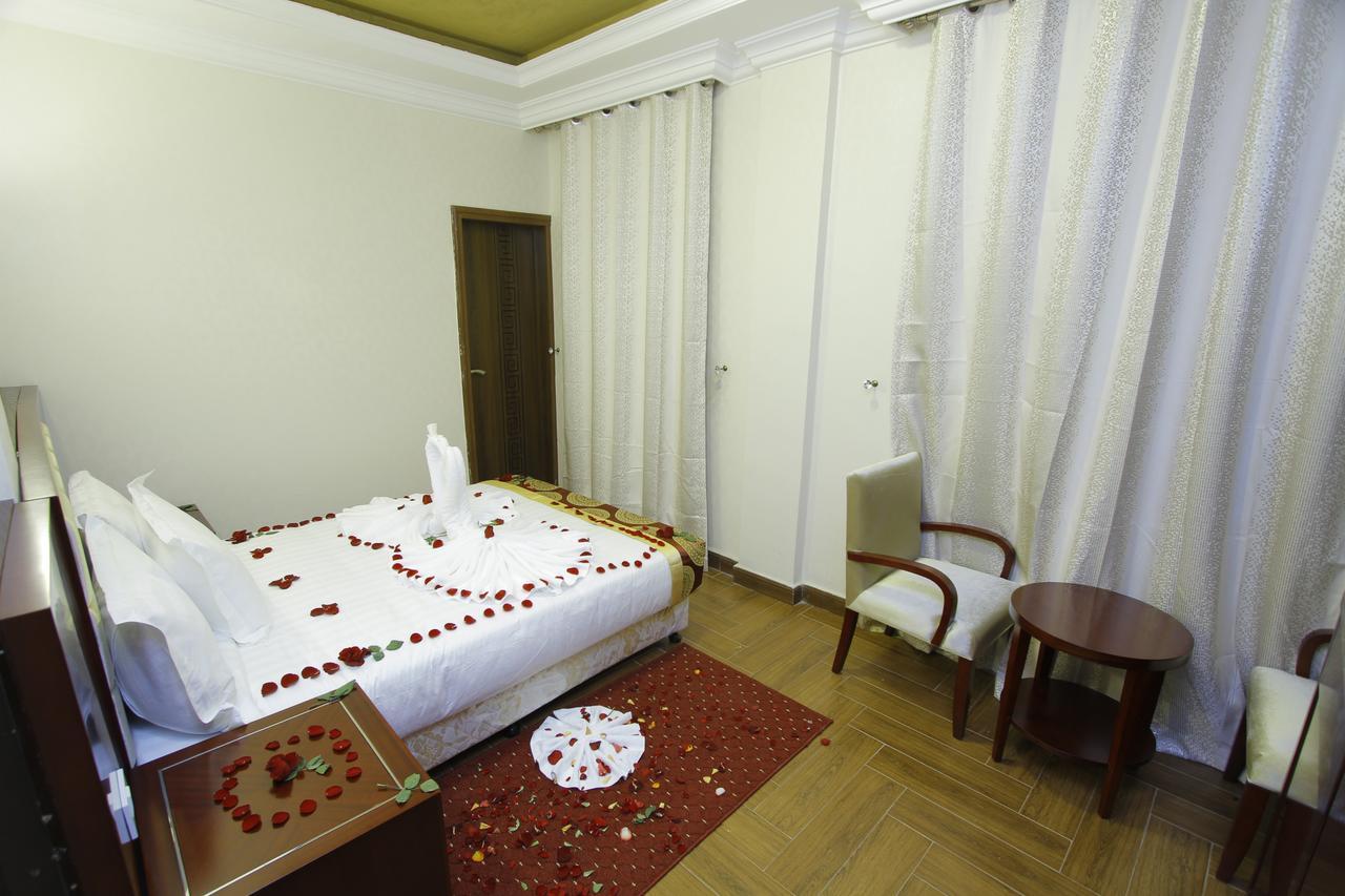 Guzara Hotel Addis Bagian luar foto