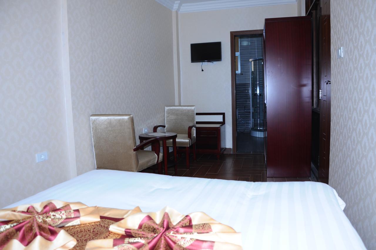 Guzara Hotel Addis Bagian luar foto