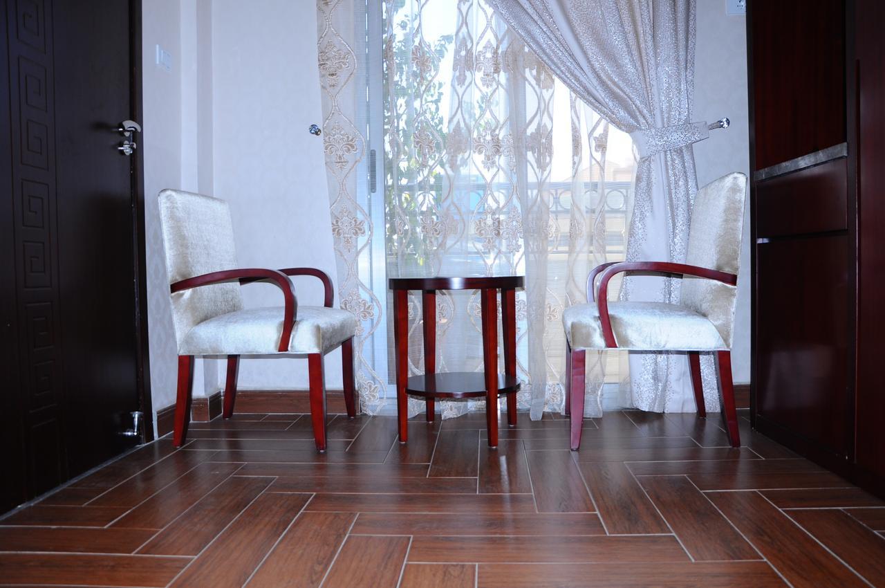 Guzara Hotel Addis Bagian luar foto