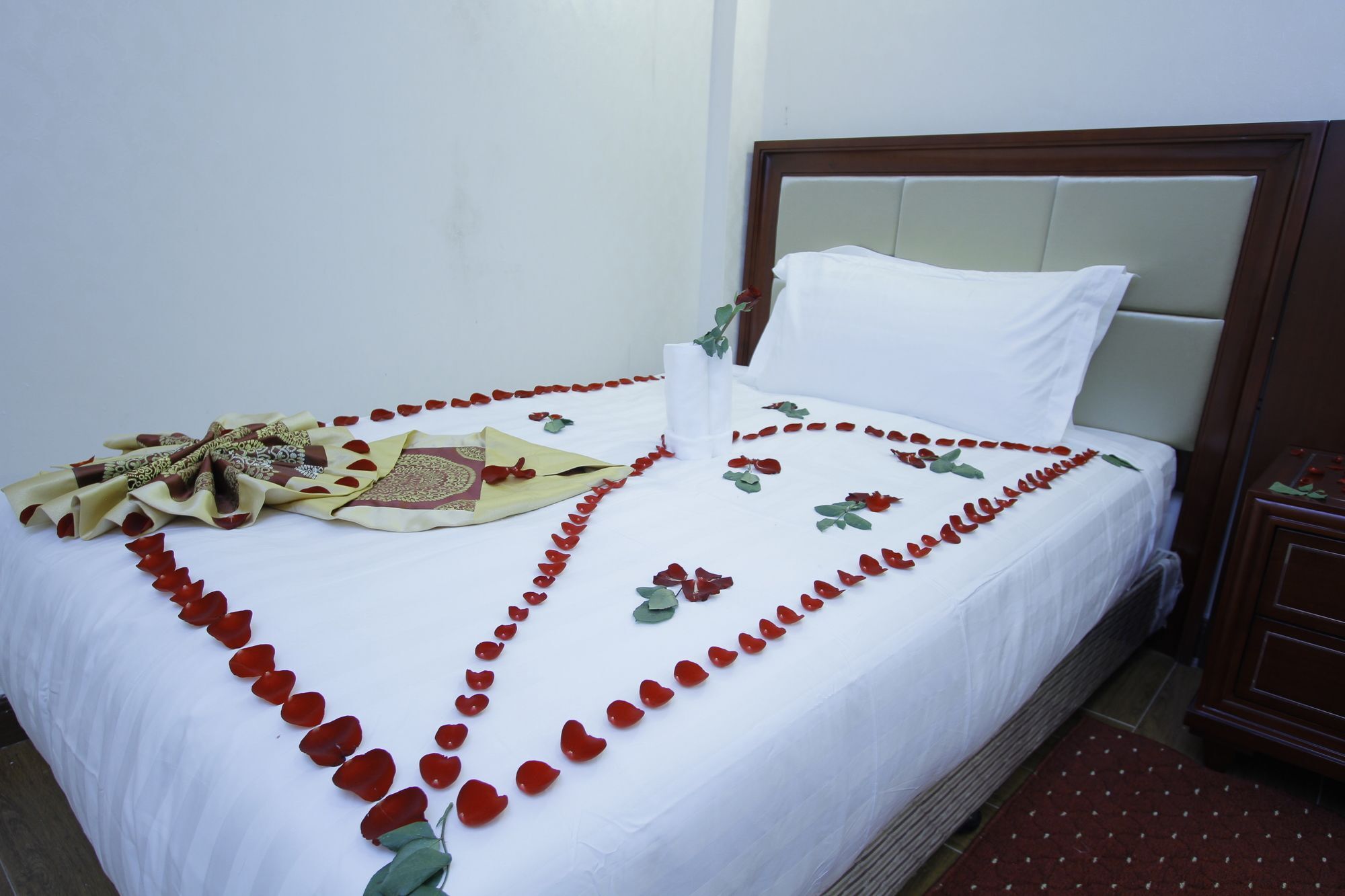 Guzara Hotel Addis Bagian luar foto
