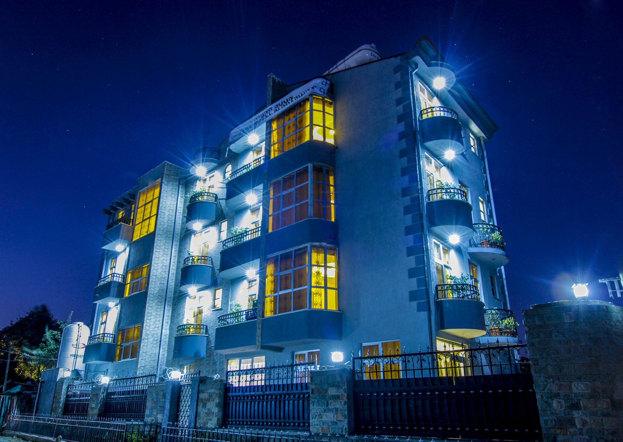 Guzara Hotel Addis Bagian luar foto