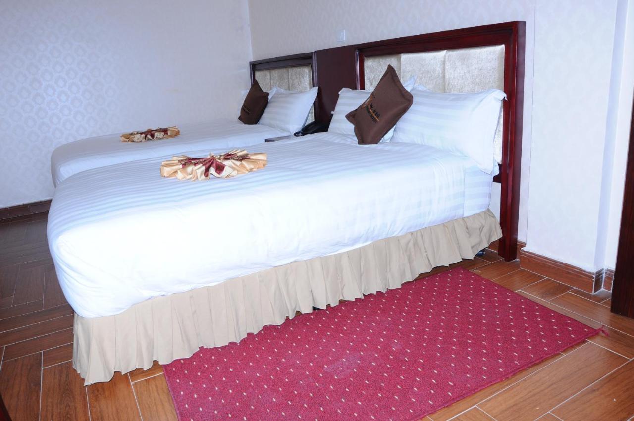 Guzara Hotel Addis Bagian luar foto