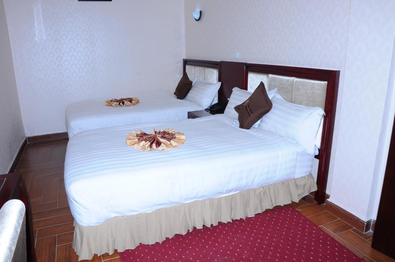 Guzara Hotel Addis Bagian luar foto