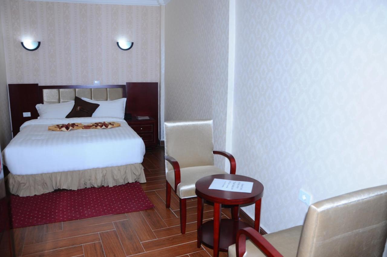 Guzara Hotel Addis Bagian luar foto