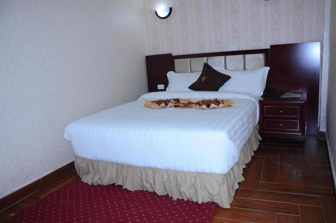 Guzara Hotel Addis Bagian luar foto