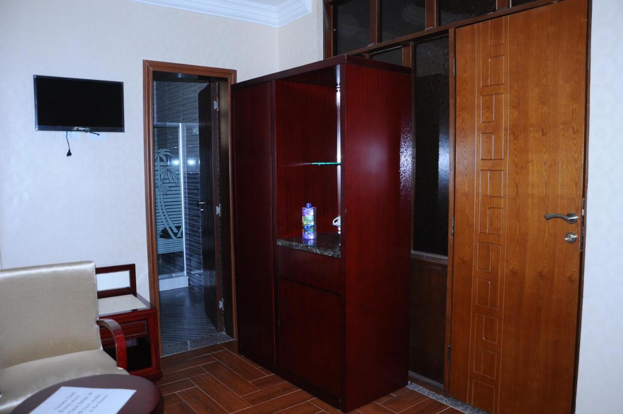 Guzara Hotel Addis Bagian luar foto