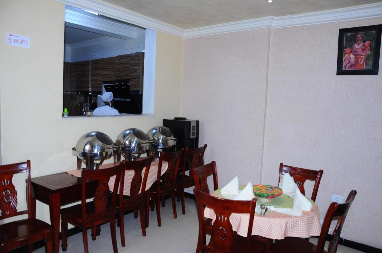 Guzara Hotel Addis Bagian luar foto