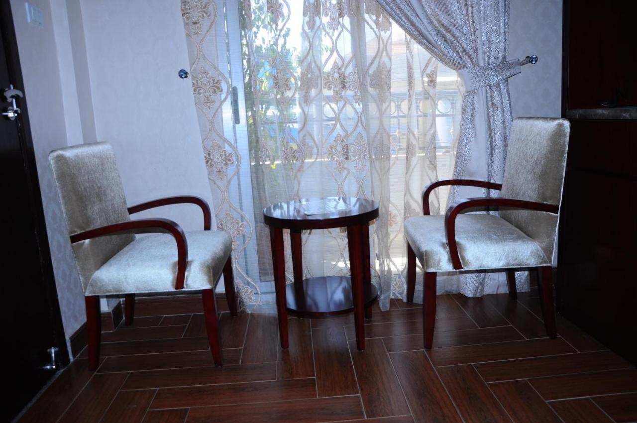 Guzara Hotel Addis Bagian luar foto